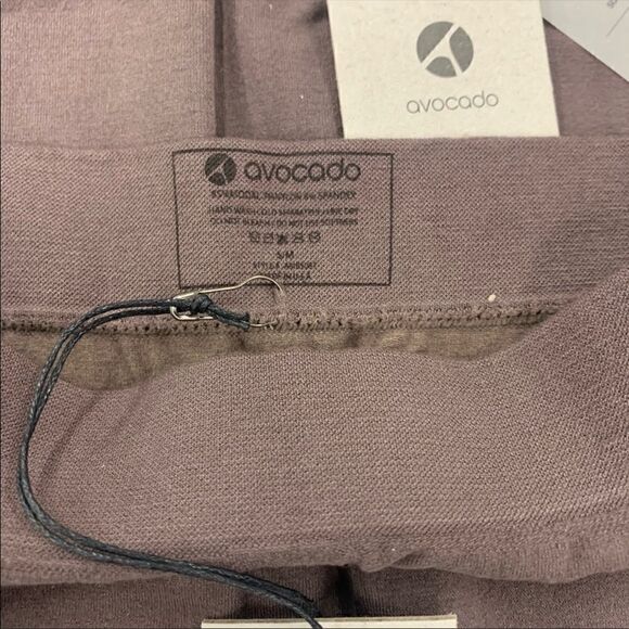 Avocado Capri Leggings    - Picture 6 of 12